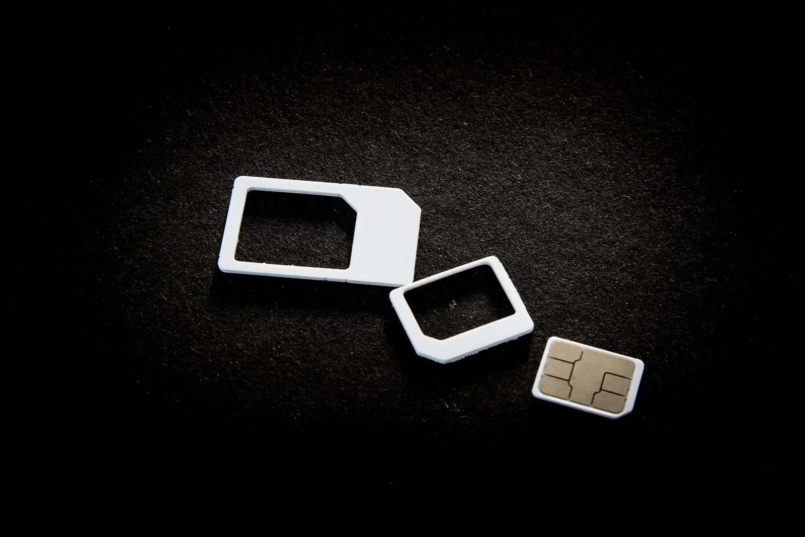 Korea SIM cards in nano, micro, and standard sizes, comparing prepaid and postpaid options for foreigners